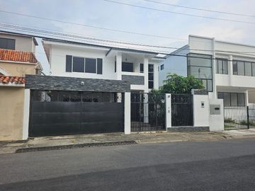 VENTA CASA EN PUERTO AZUL - VIA A LA COSTA