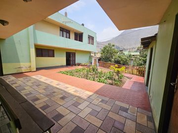 Chaclacayo: Venta de Casa Como Terreno, Centrica Ubicación.