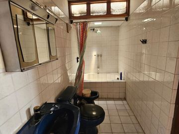 Chaclacayo: Venta de Casa Como Terreno, Centrica Ubicación.