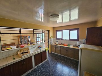 Chaclacayo: Venta de Casa Como Terreno, Centrica Ubicación.
