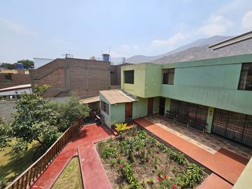 Chaclacayo: Venta de Casa Como Terreno, Centrica Ubicación.