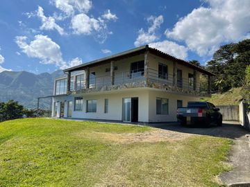 ✴️ VENDO ✴️Espectacular Casa Campestre en Copacabana, sector Barrio el Pedregal, Parcelación el paraíso P.H.