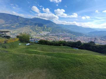 ✴️ VENDO ✴️Espectacular Casa Campestre en Copacabana, sector Barrio el Pedregal, Parcelación el paraíso P.H.