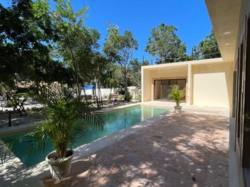 4 villas en la selva de Akumal. Comunidad muy exclusiva.