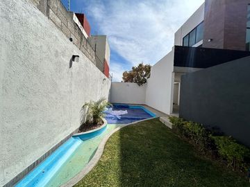 Casa en venta con alberca por Cuernavaca en Ahuatepec Morelos