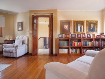 SE VENDE HERMOSA CASA DE VENTA EN LA URBANIZACIÓN DE LUJO CUNUCBAMBA EN CUMBAYA
