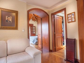 SE VENDE HERMOSA CASA DE VENTA EN LA URBANIZACIÓN DE LUJO CUNUCBAMBA EN CUMBAYA