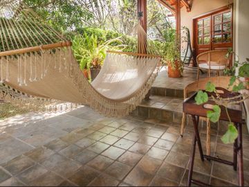 SE VENDE HERMOSA CASA DE VENTA EN LA URBANIZACIÓN DE LUJO CUNUCBAMBA EN CUMBAYA