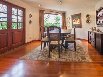 SE VENDE HERMOSA CASA DE VENTA EN LA URBANIZACIÓN DE LUJO CUNUCBAMBA EN CUMBAYA