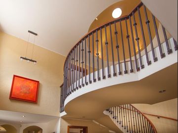 SE VENDE HERMOSA CASA DE VENTA EN LA URBANIZACIÓN DE LUJO CUNUCBAMBA EN CUMBAYA