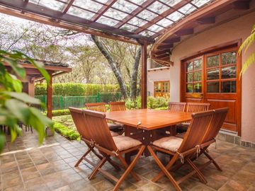 SE VENDE HERMOSA CASA DE VENTA EN LA URBANIZACIÓN DE LUJO CUNUCBAMBA EN CUMBAYA