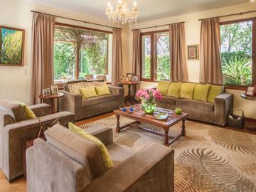 SE VENDE HERMOSA CASA DE VENTA EN LA URBANIZACIÓN DE LUJO CUNUCBAMBA EN CUMBAYA