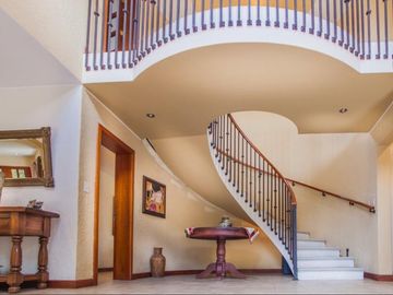 SE VENDE HERMOSA CASA DE VENTA EN LA URBANIZACIÓN DE LUJO CUNUCBAMBA EN CUMBAYA