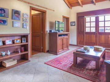 SE VENDE HERMOSA CASA DE VENTA EN LA URBANIZACIÓN DE LUJO CUNUCBAMBA EN CUMBAYA
