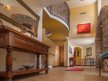 SE VENDE HERMOSA CASA DE VENTA EN LA URBANIZACIÓN DE LUJO CUNUCBAMBA EN CUMBAYA