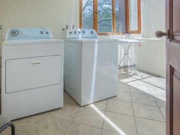 SE VENDE HERMOSA CASA DE VENTA EN LA URBANIZACIÓN DE LUJO CUNUCBAMBA EN CUMBAYA