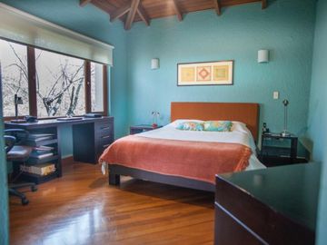 SE VENDE HERMOSA CASA DE VENTA EN LA URBANIZACIÓN DE LUJO CUNUCBAMBA EN CUMBAYA