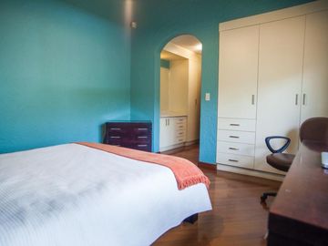 SE VENDE HERMOSA CASA DE VENTA EN LA URBANIZACIÓN DE LUJO CUNUCBAMBA EN CUMBAYA