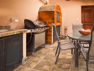 SE VENDE HERMOSA CASA DE VENTA EN LA URBANIZACIÓN DE LUJO CUNUCBAMBA EN CUMBAYA