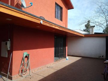 SE VENDE Hermosa Casa 2 Pisos, cercana  a Municipalidad de Conchalí.