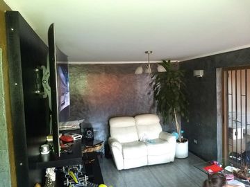 SE VENDE Hermosa Casa 2 Pisos, cercana  a Municipalidad de Conchalí.