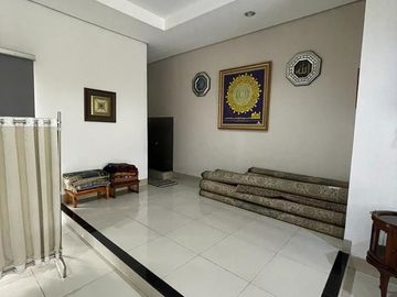 Rumah Dijual di Manunggal Parigi, Halaman Luas