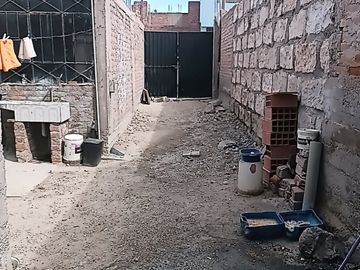 SE Vende Casa con Terreno de 172 m² a Una Cuadra de La Av 53 de Cerro Colorado. EL EDEN CERRO COLORADO