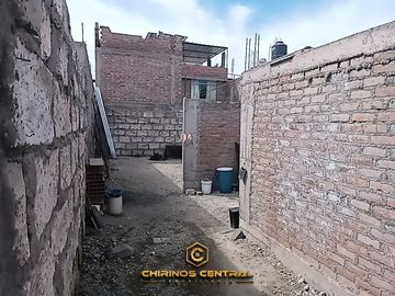 SE Vende Casa con Terreno de 172 m² a Una Cuadra de La Av 53 de Cerro Colorado. EL EDEN CERRO COLORADO