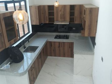 VENTA DE CASA EN ESTRENO  EN BOULEVARD PARK PLAZA, PIURA