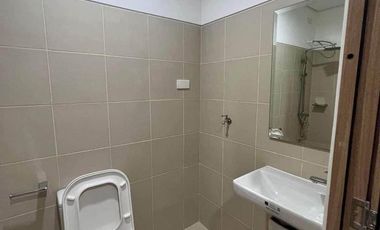 RFO 1 BEDROOM CONDO IN MAKATI NEAR BGC AND LRT STATION