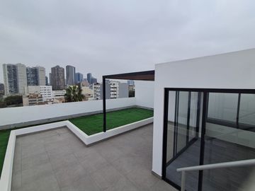 VENTA DE ESPECTACULAR FLAT + TERRAZA CON PISCINA EN SAN ISIDRO¡¡¡