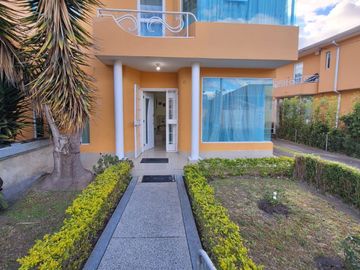 VENTA CASA ESQUINERA EN CONJUNTO SECTOR VÍA AL TINGO