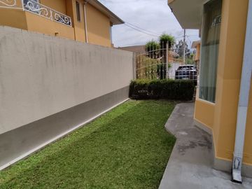 VENTA CASA ESQUINERA EN CONJUNTO SECTOR VÍA AL TINGO