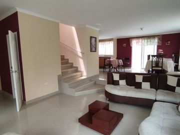 VENTA CASA ESQUINERA EN CONJUNTO SECTOR VÍA AL TINGO
