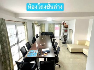 Semi-detached house for sale, new condition, location along Soi Saraphatchang, Huai Kapi, Chonburi.