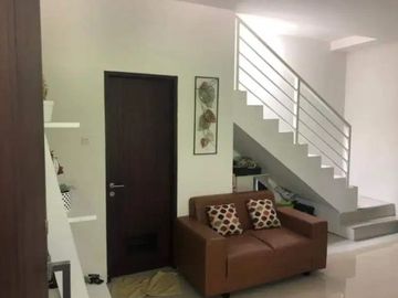 Dijual rumah 2 lantai Decasa Residence Lakarsantri Sby