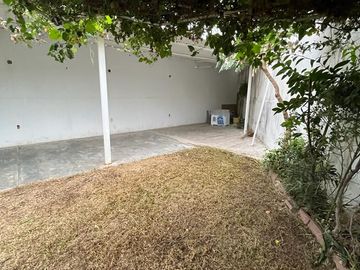 ¡¡SE VENDE CASA FRENTE A PARQUE Y EN ESQUINA EN LA ENSENADA!!