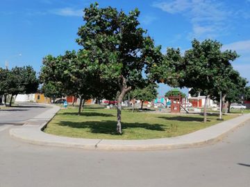 ¡¡SE VENDE CASA FRENTE A PARQUE Y EN ESQUINA EN LA ENSENADA!!