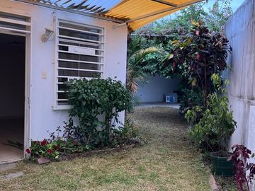 ¡¡SE VENDE CASA FRENTE A PARQUE Y EN ESQUINA EN LA ENSENADA!!