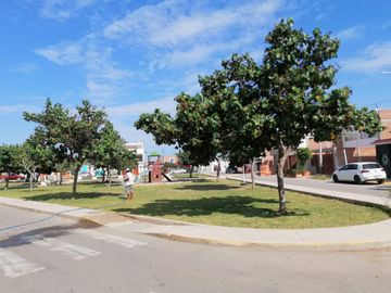 ¡¡SE VENDE CASA FRENTE A PARQUE Y EN ESQUINA EN LA ENSENADA!!