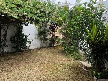 ¡¡SE VENDE CASA FRENTE A PARQUE Y EN ESQUINA EN LA ENSENADA!!