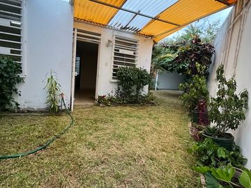 ¡¡SE VENDE CASA FRENTE A PARQUE Y EN ESQUINA EN LA ENSENADA!!