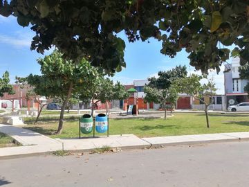¡¡SE VENDE CASA FRENTE A PARQUE Y EN ESQUINA EN LA ENSENADA!!