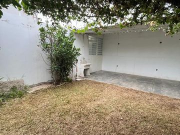¡¡SE VENDE CASA FRENTE A PARQUE Y EN ESQUINA EN LA ENSENADA!!