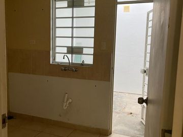 ¡¡SE VENDE CASA FRENTE A PARQUE Y EN ESQUINA EN LA ENSENADA!!