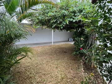 ¡¡SE VENDE CASA FRENTE A PARQUE Y EN ESQUINA EN LA ENSENADA!!