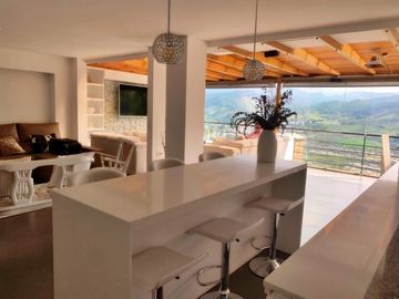 VENTA DE CASA DE 240 M2 CON INCREÍBLES VISTAS EN EL SECTOR SANCANCIO, MANIZALES CALDAS