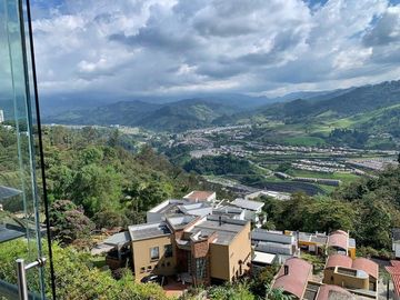 VENTA DE CASA DE 240 M2 CON INCREÍBLES VISTAS EN EL SECTOR SANCANCIO, MANIZALES CALDAS