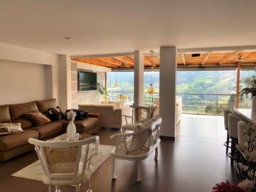 VENTA DE CASA DE 240 M2 CON INCREÍBLES VISTAS EN EL SECTOR SANCANCIO, MANIZALES CALDAS