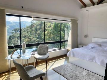 VENTA DE CASA DE 240 M2 CON INCREÍBLES VISTAS EN EL SECTOR SANCANCIO, MANIZALES CALDAS